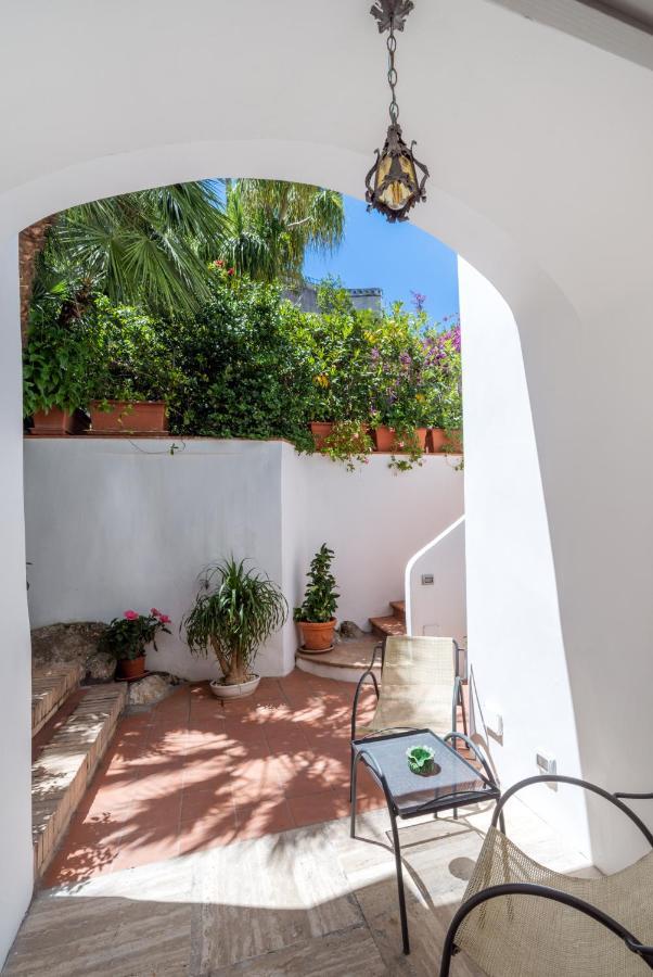 I Tre Soli Apartments By Caprirooms Extérieur photo